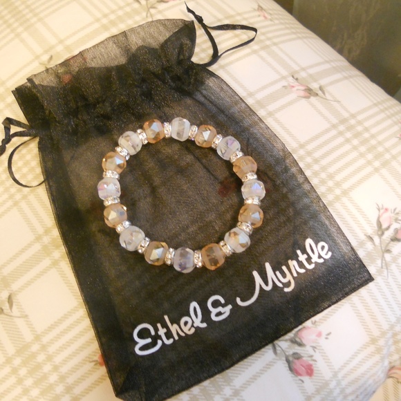 Glass, Gold and Clear, & frosted Beads Bracelet - Picture 3 of 5